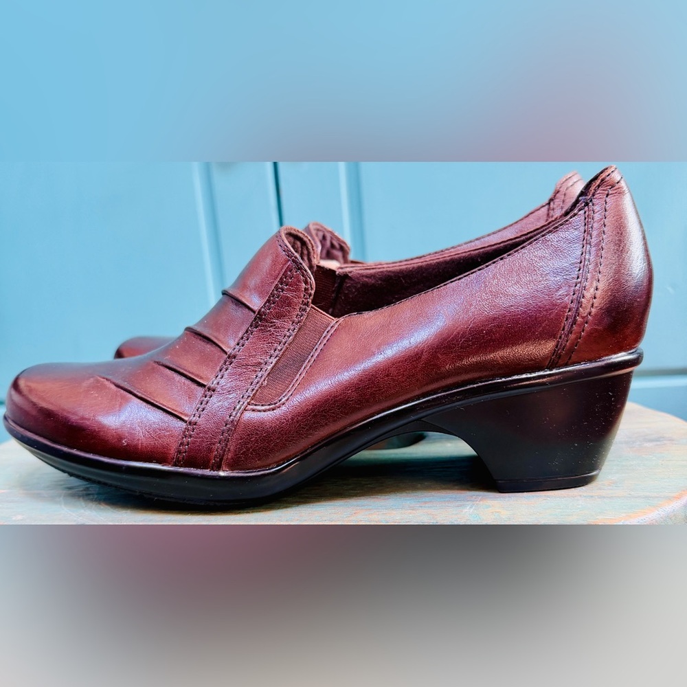 Clark’s Elegant Brown Leather Ladies Shoes.